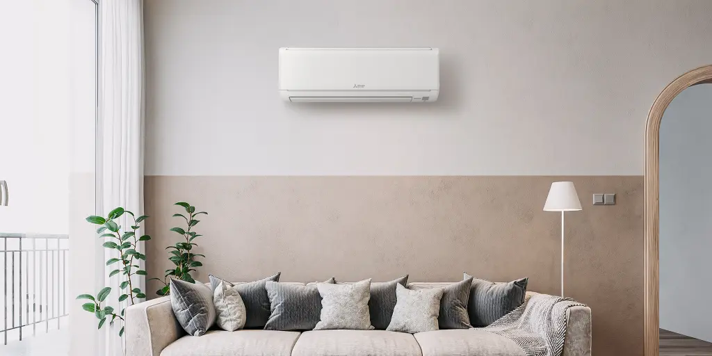 Equipo de aire acondicionado split instalado en pared